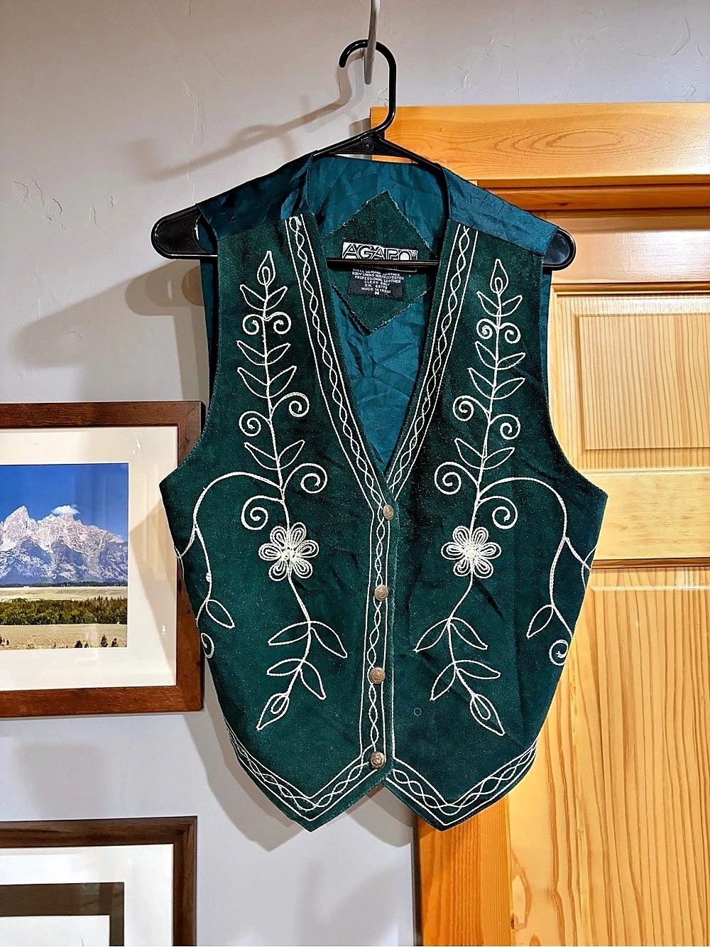 Gano Collection Embroidered Leather Vest in Green Size Medium Like New
